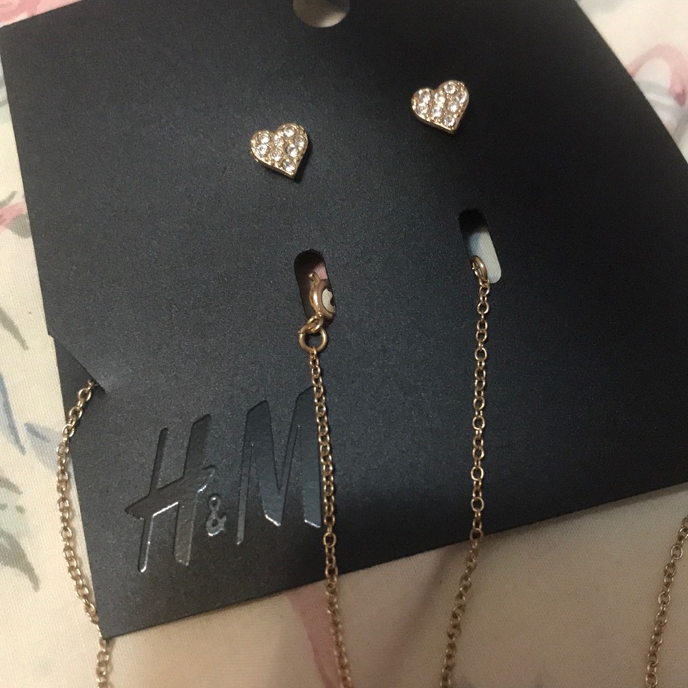 NWT H&M JEWELRY SET! Earrings, bracelet, necklace!